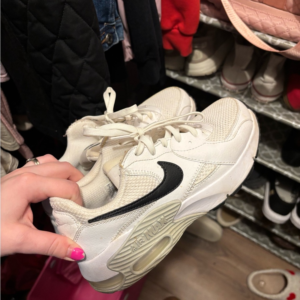 Nike Women's White and Black Sneakers